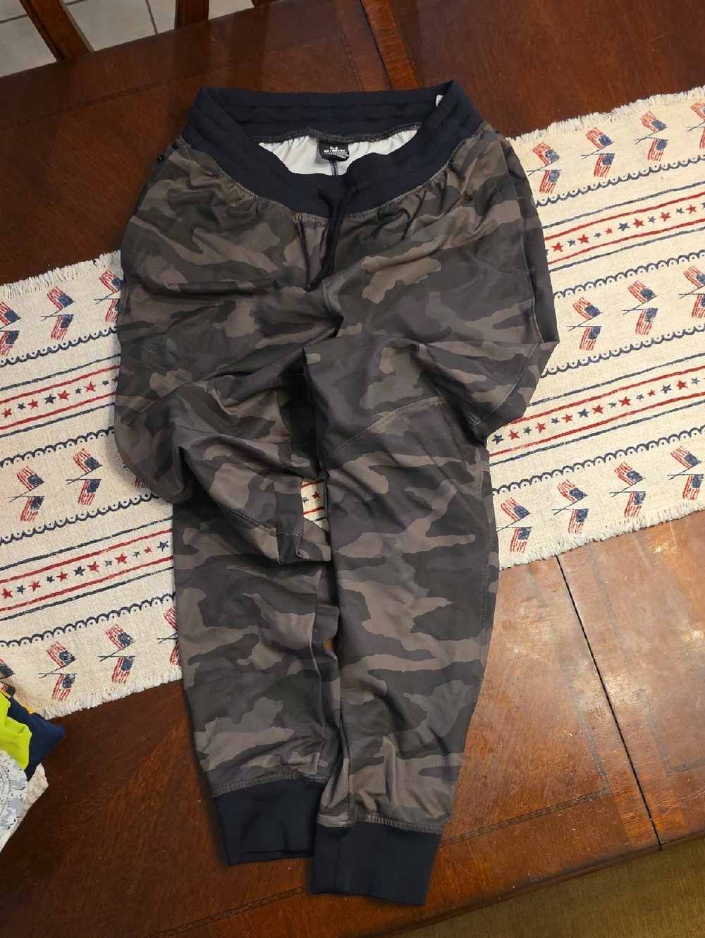 Under Armour Mens Camo Joggers - Black & Green